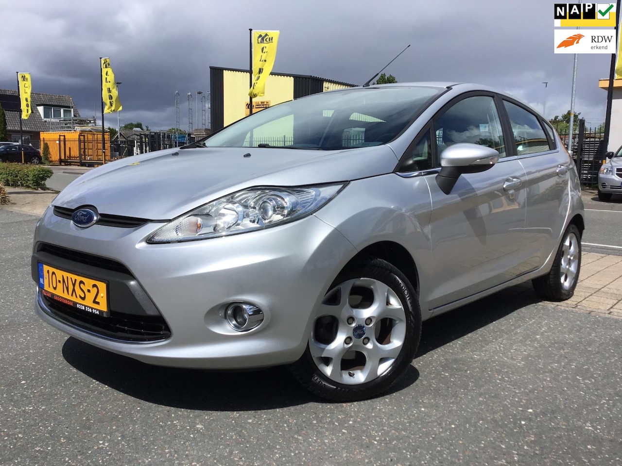 Ford Fiesta - 1.25 Titanium I 1e Eigen I New Distributie + Kln Brt I 5 Drs I Airco I 15inch I Xenon I Co - AutoWereld.nl