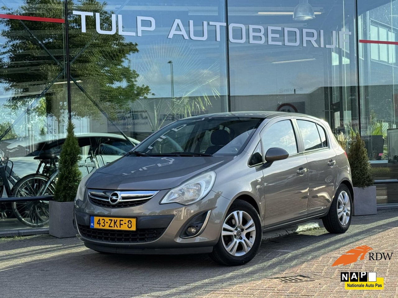 Opel Corsa - 1.2-16V Cosmo 5drs org 79203km Nap Airco 1e eig - AutoWereld.nl