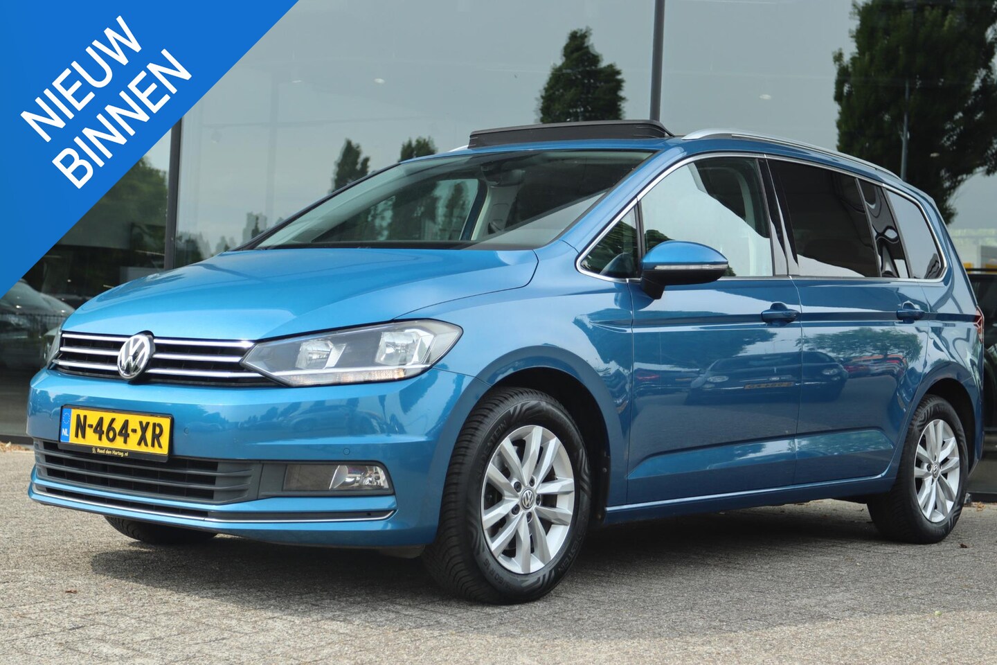 Volkswagen Touran - 1.4 TSI HIGHLINE AUT. | PANO | LEDER | TREKHAAK | CAMERA | SIDE-ASSIST | KEY-LESS | ACC - AutoWereld.nl
