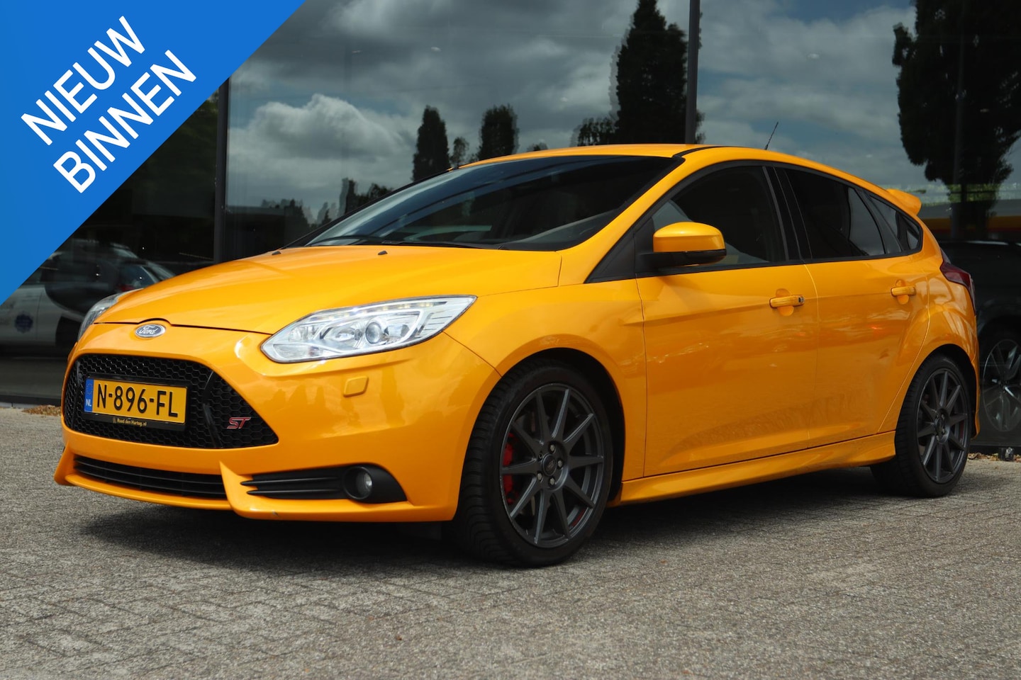 Ford Focus - 2.0 ECOBOOST ST-3 250PK | RECARO SPORTSTOELEN | STOELVERW. | CAMERA | KEY-LESS | SIDE-ASSI - AutoWereld.nl
