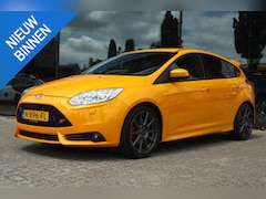 Ford Focus - 2.0 ECOBOOST ST-3 250PK | RECARO SPORTSTOELEN | STOELVERW. | XENON | CAMERA | KEY-LESS | S