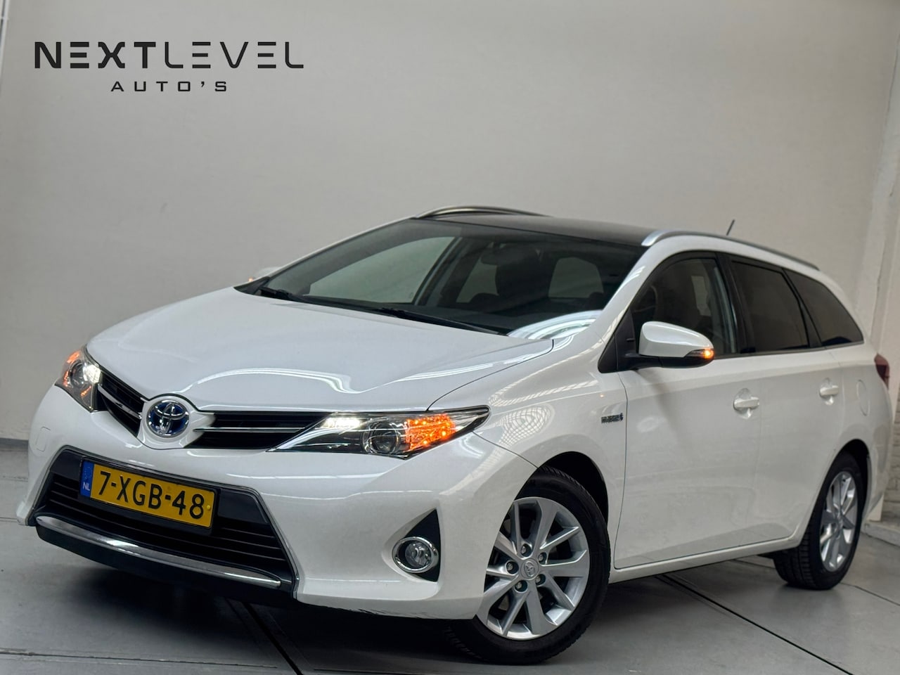 Toyota Auris Touring Sports - 1.8 Hybrid Lease Panoramadak Navi Camera - AutoWereld.nl