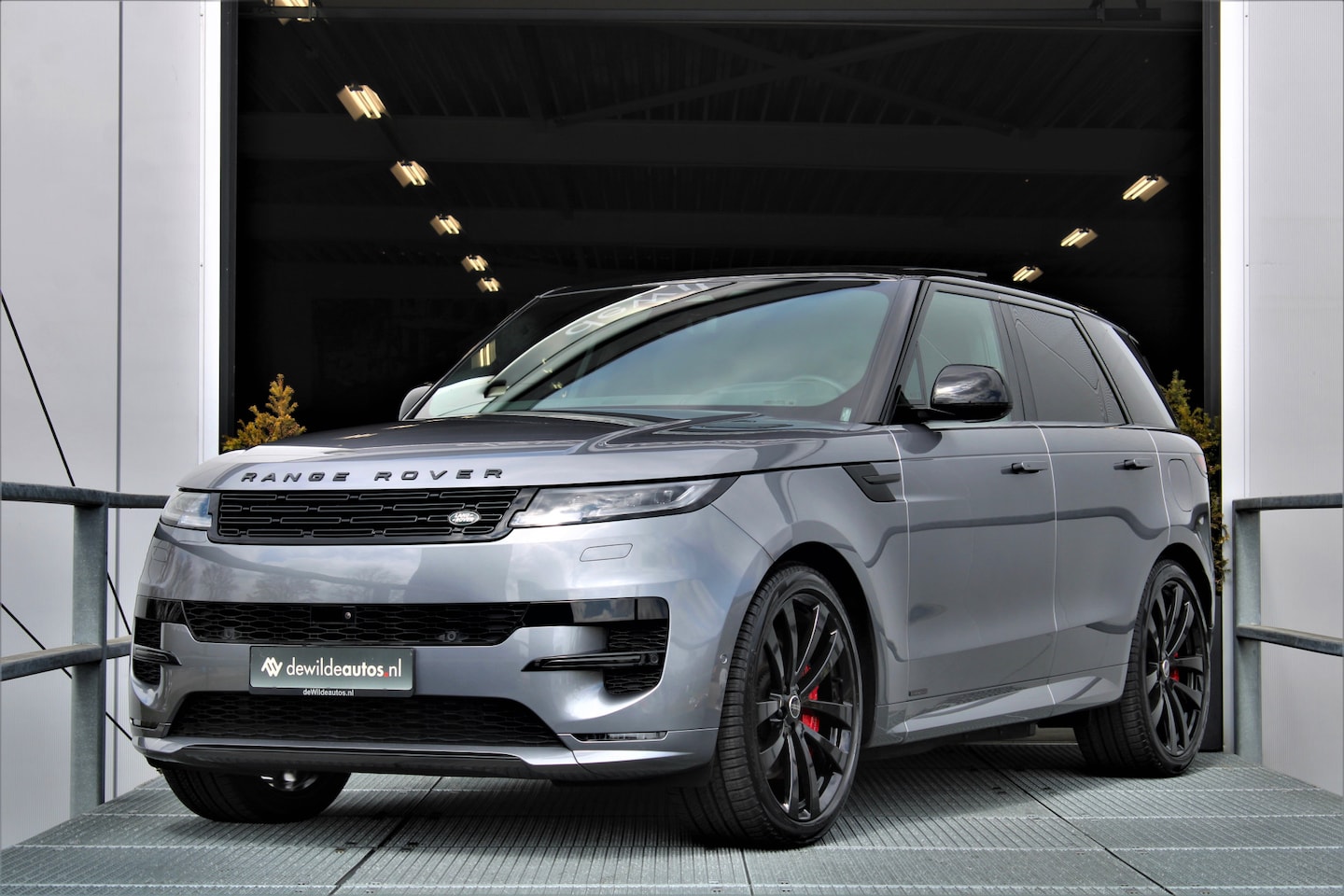 Land Rover Range Rover Sport - 3.0 P550e Autobiography Dynamic 550pk Pano Vierwielbesturing SoftClose Trekhaak Massage He - AutoWereld.nl