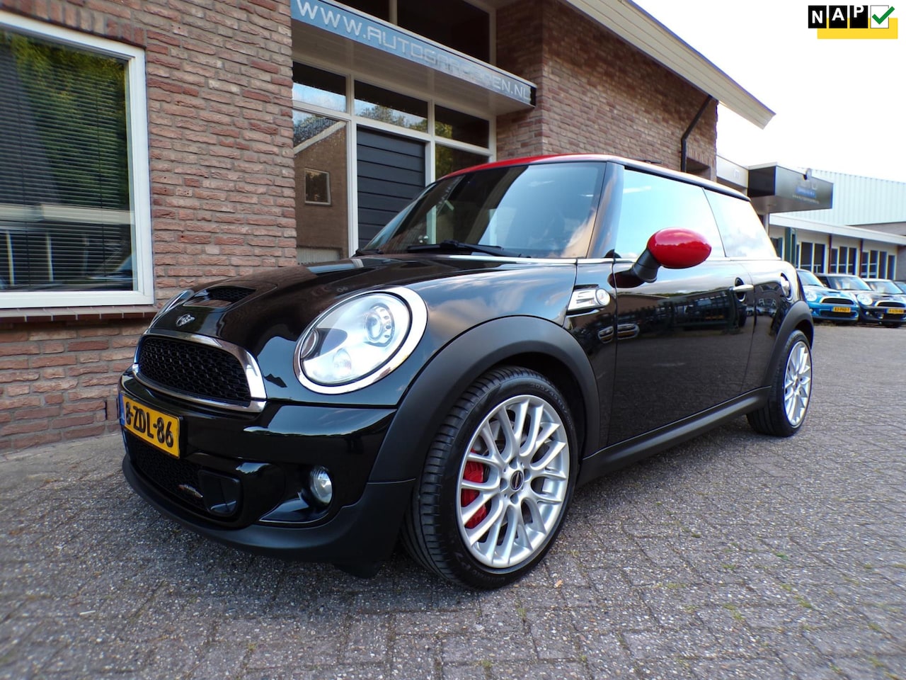 MINI John Cooper Works - Mini 1.6 Leder / Navi / Panoramadak - AutoWereld.nl