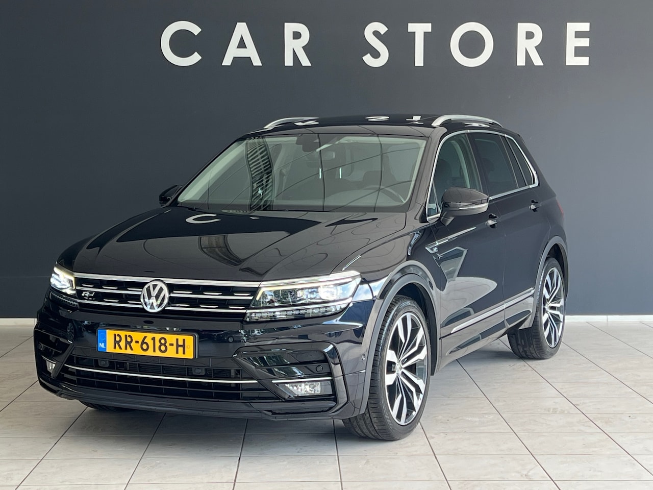 Volkswagen Tiguan - 1.4 TSI ACT Highline AUTOMAAT R-LINE PANO NL AUTO Dealer onderhouden - AutoWereld.nl