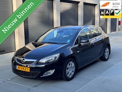 Opel Astra - 1.6 Sport|Navi|Cruise|dealer onderhouden|sensors