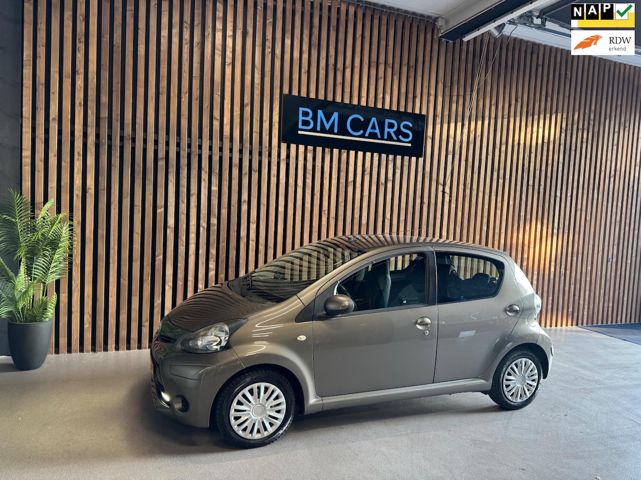 Toyota Aygo - 1.0 VVT-i Aspiration AIRCO, LED, 2e EIGENAAR - AutoWereld.nl