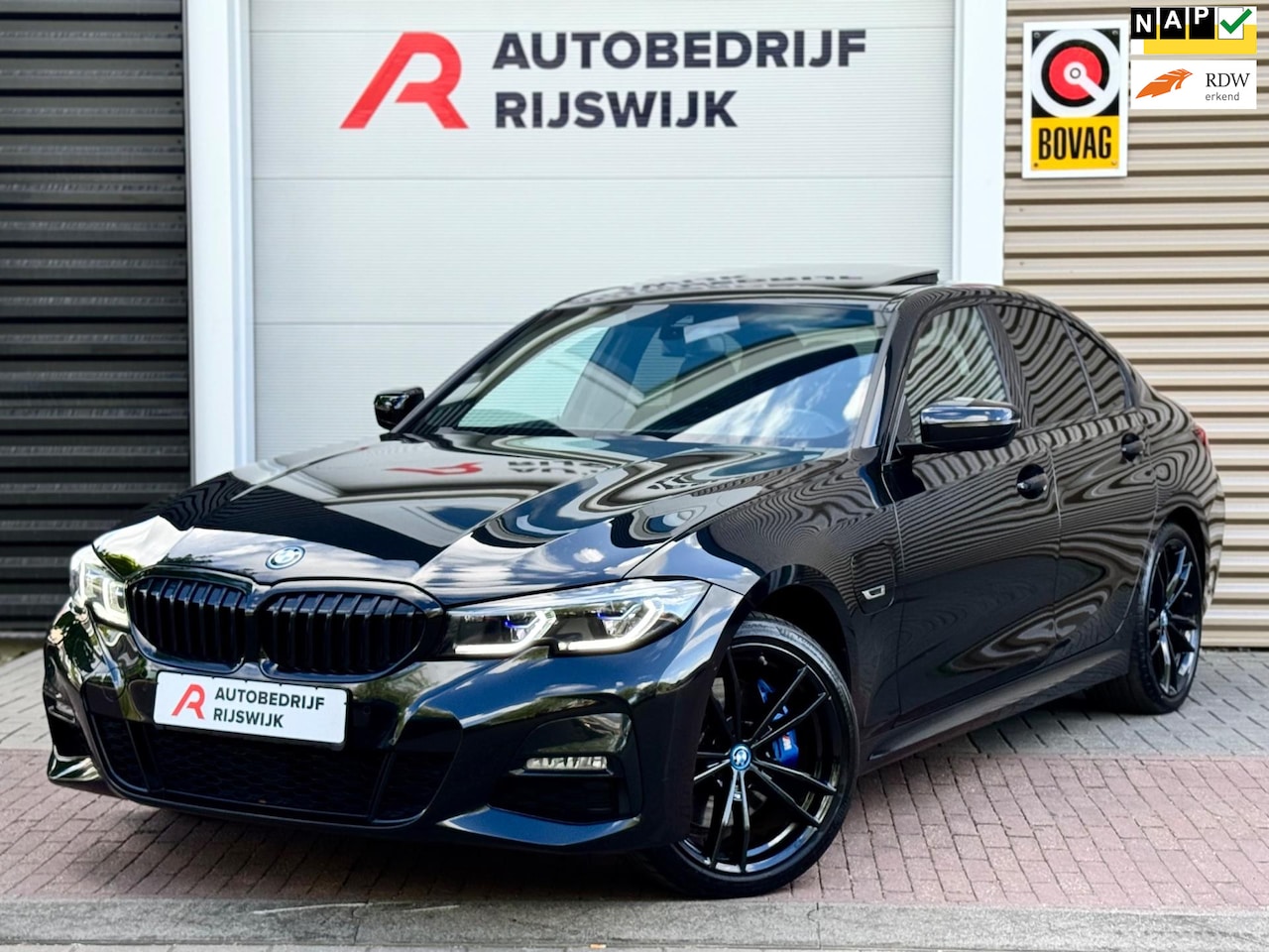 BMW 3-serie - 330e M Sport M zetels/Dak/HuD/Memory - AutoWereld.nl