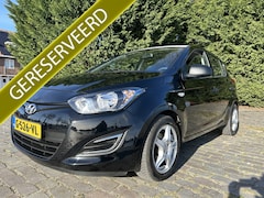 Hyundai i20 - 1.2i Black pack 5 deurs airco apk