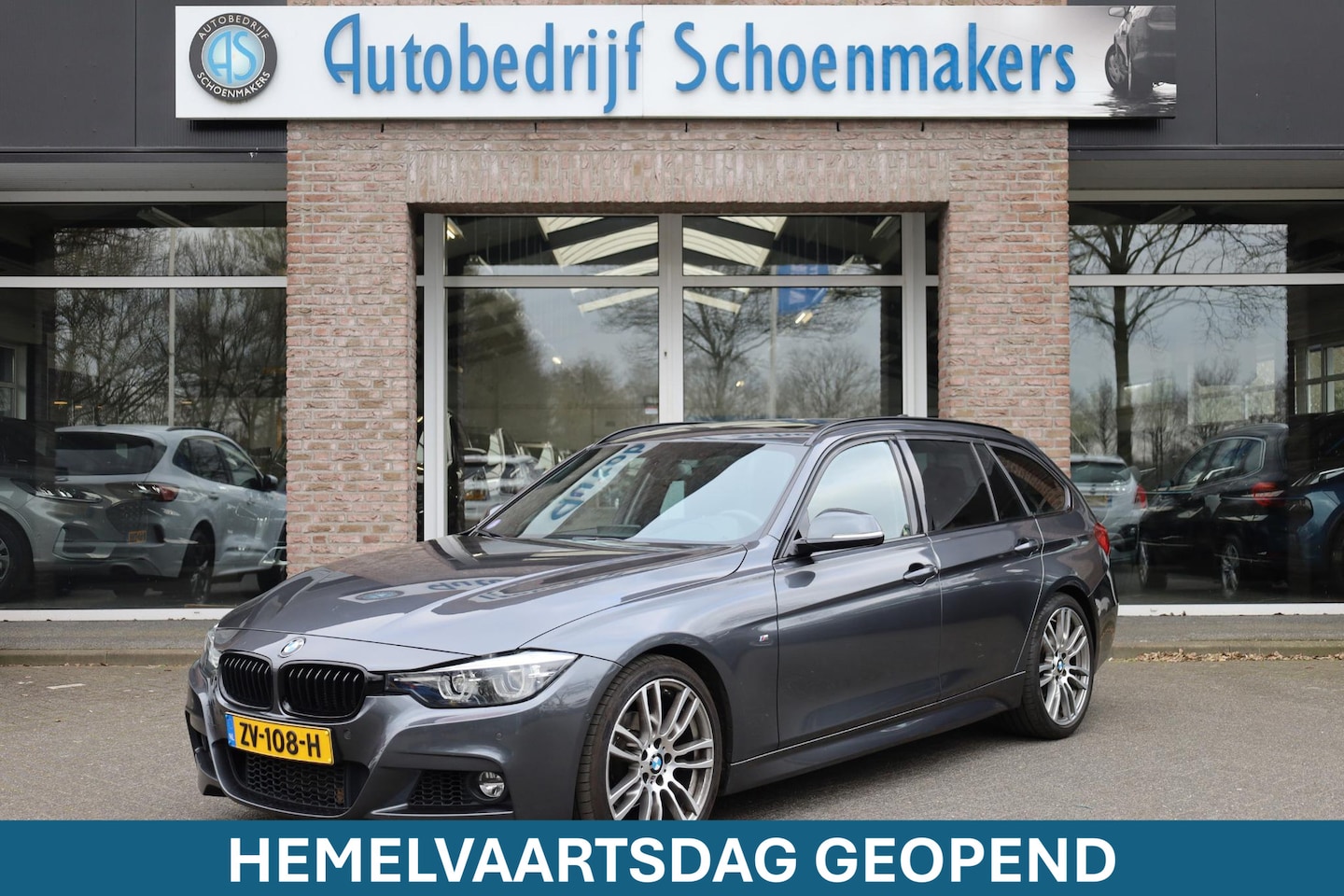 BMW 3-serie Touring - 318i M Sport Corporate Lease CAMERA LEER+STOELVERWARMING DAB NAVI LED ZWARTE-HEMEL PANO/OP - AutoWereld.nl