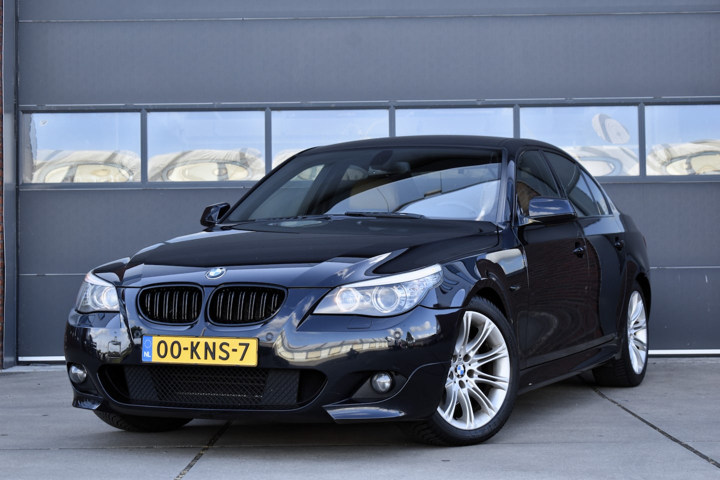 BMW 5-serie - 523i Business Line Edition II M-Pakket - Trekhaak - Xenon - Youngtimer - AutoWereld.nl