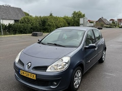 Renault Clio - 1.4-16V 5-deurs Alcantara/Parkeersensor/Airco