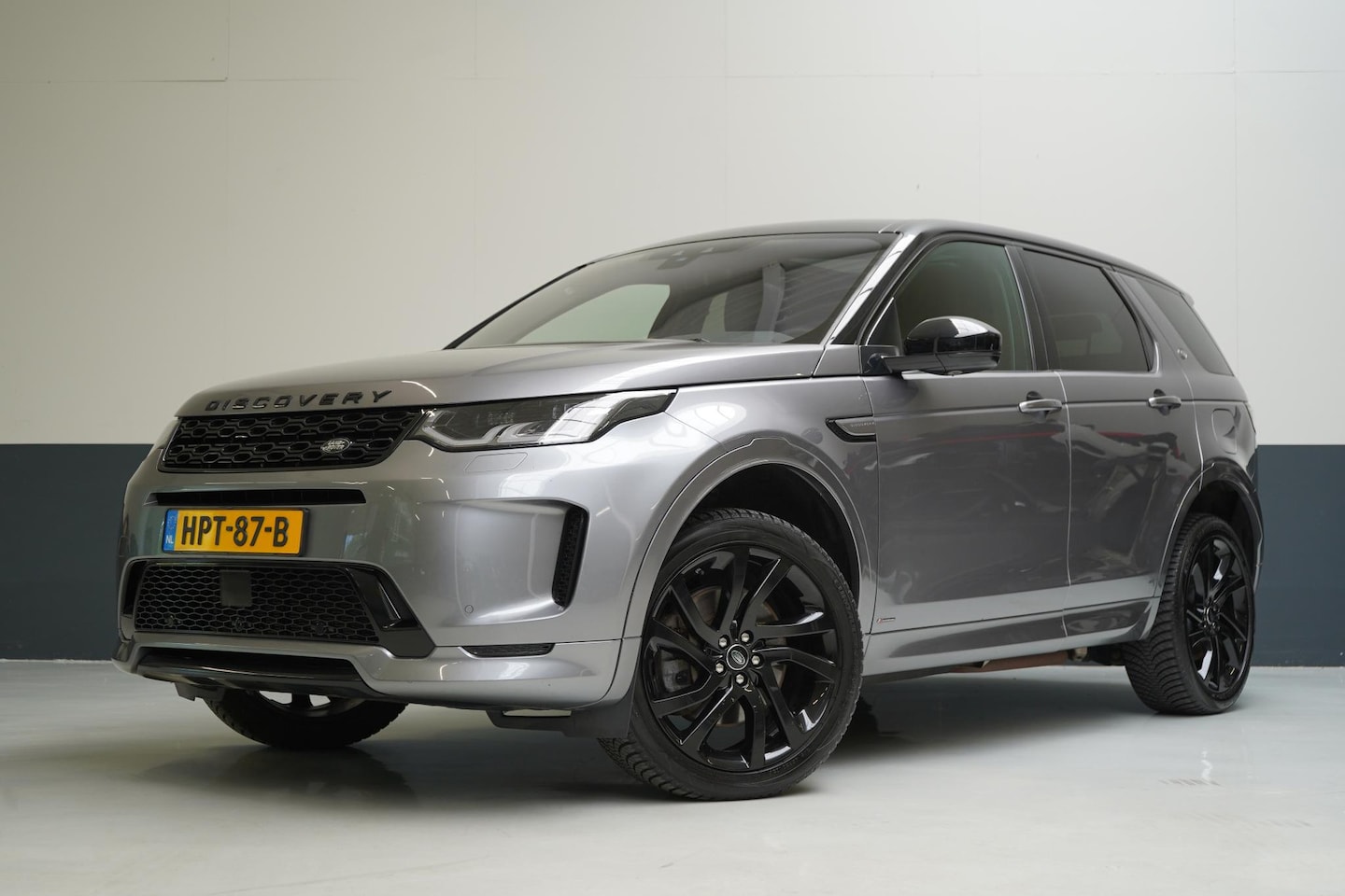 Land Rover Discovery Sport - P300e 1.5 309pk R-Dynamic | Leder | Panoramadak | Memory | Premium sound | - AutoWereld.nl