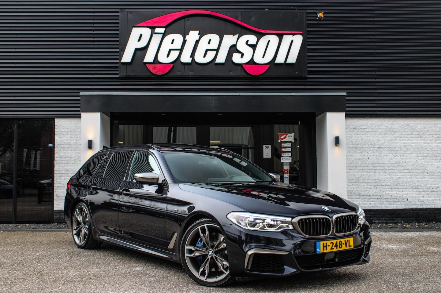 BMW 5-serie Touring - M550d xDrive PANO DEALER OH ALLE OPTIES - AutoWereld.nl