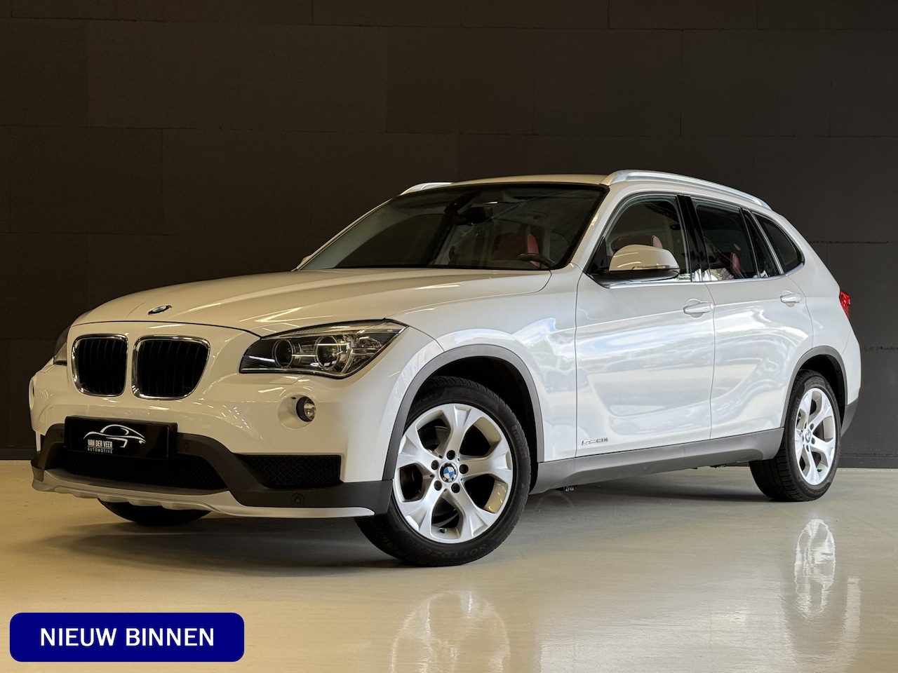 BMW X1 - sDrive20i Executive | Origineel NL | Afn. Trekhaak | Dealer onderhouden - AutoWereld.nl