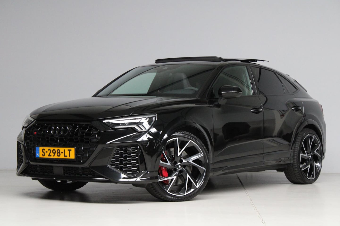 Audi RSQ3 Sportback - [ RS zetels B&O keyless matrix led alcantara pakket camera adap. cruise dodehoek detectie - AutoWereld.nl