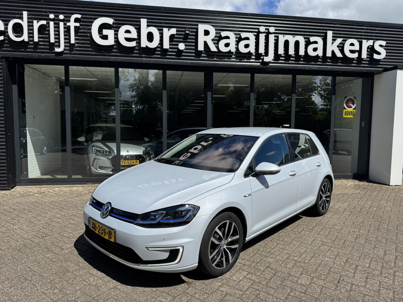 Volkswagen e-Golf - *Leder*Navigatie*ECC*EXPORT* - AutoWereld.nl