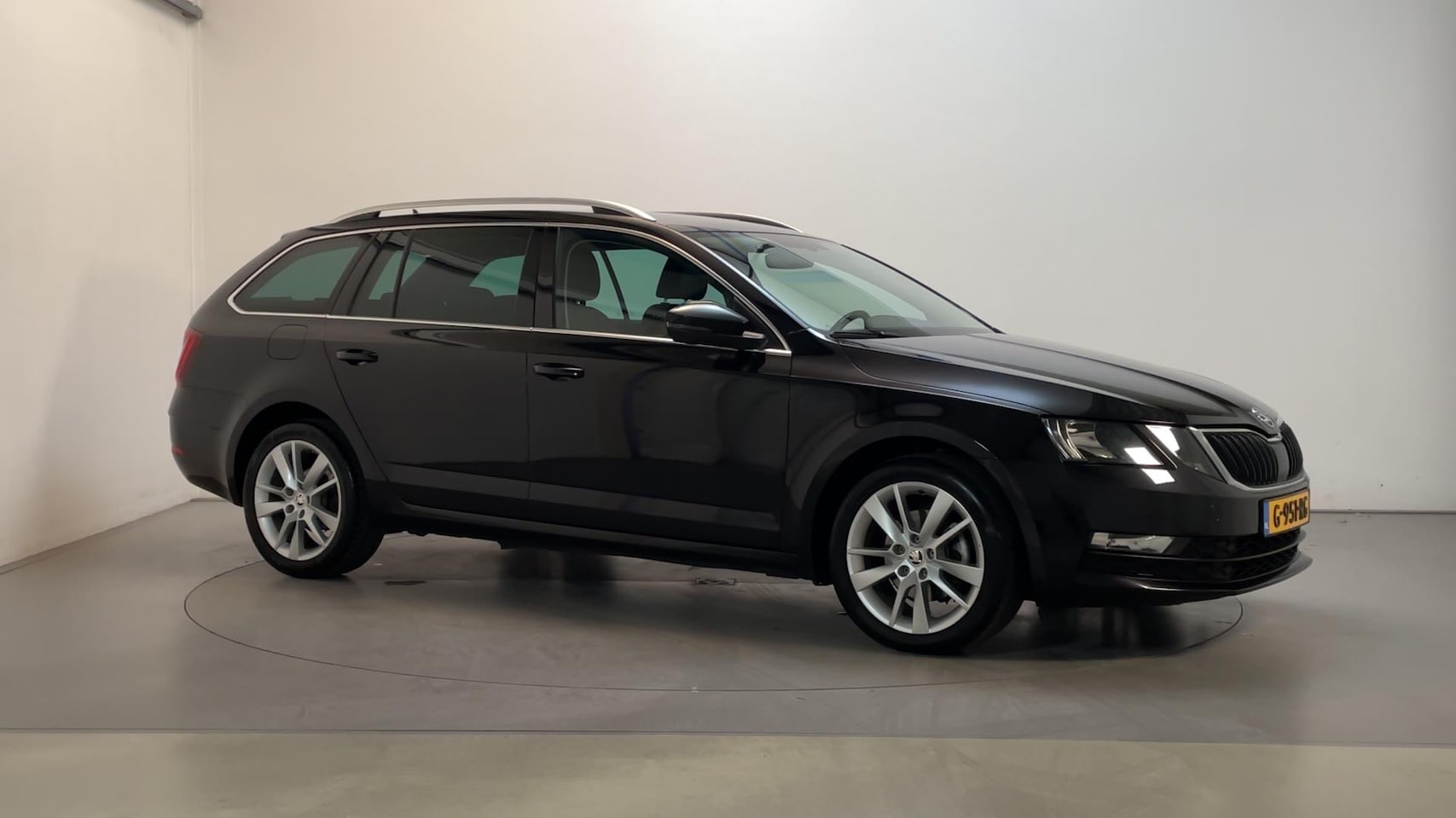 Skoda Octavia Combi - 1.0 TSI DSG Greentech Clever Edition Leder-Stof Stoelverwarming Navigatie DAB+ - AutoWereld.nl