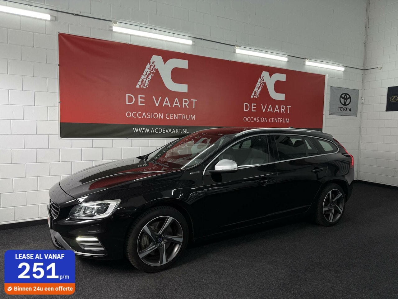Volvo V60 - 2.4 D6 Twin Engine R-Design - NAVI/PANO/LEER/NAP - AutoWereld.nl