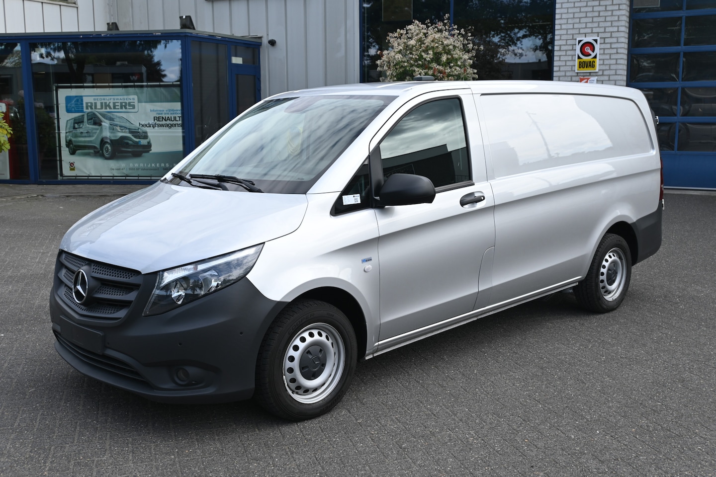 Mercedes-Benz Vito - 114 CDI L2 Navigatie met camera, Achterdeuren, Trekhaak - AutoWereld.nl
