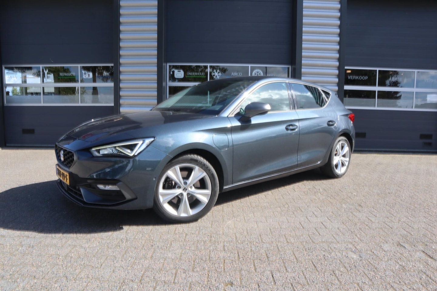 Seat Leon Sportstourer - 1.4 TSI eHybrid PHEV FR Business Intense 1.4 TSI eHybrid PHEV FR Business Intense - AutoWereld.nl