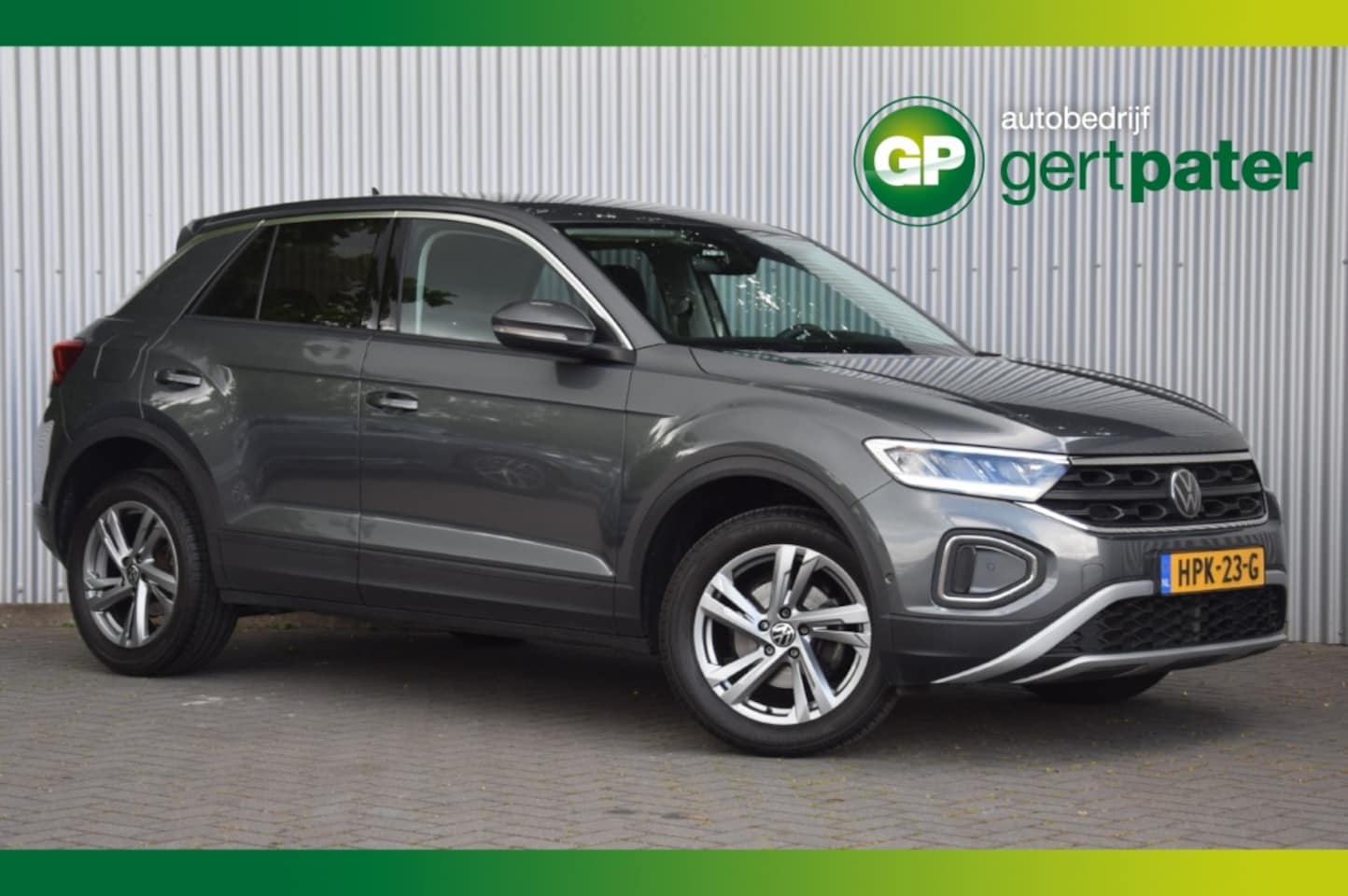 Volkswagen T-Roc - 1.0TSI Life ParkAssist/Stoelverwarming/Carplay - AutoWereld.nl