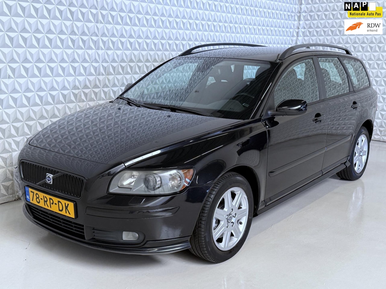 Volvo V50 - 2.4i AUTOMAAT Summum / INRUIL KOOPJE! (2005) - AutoWereld.nl