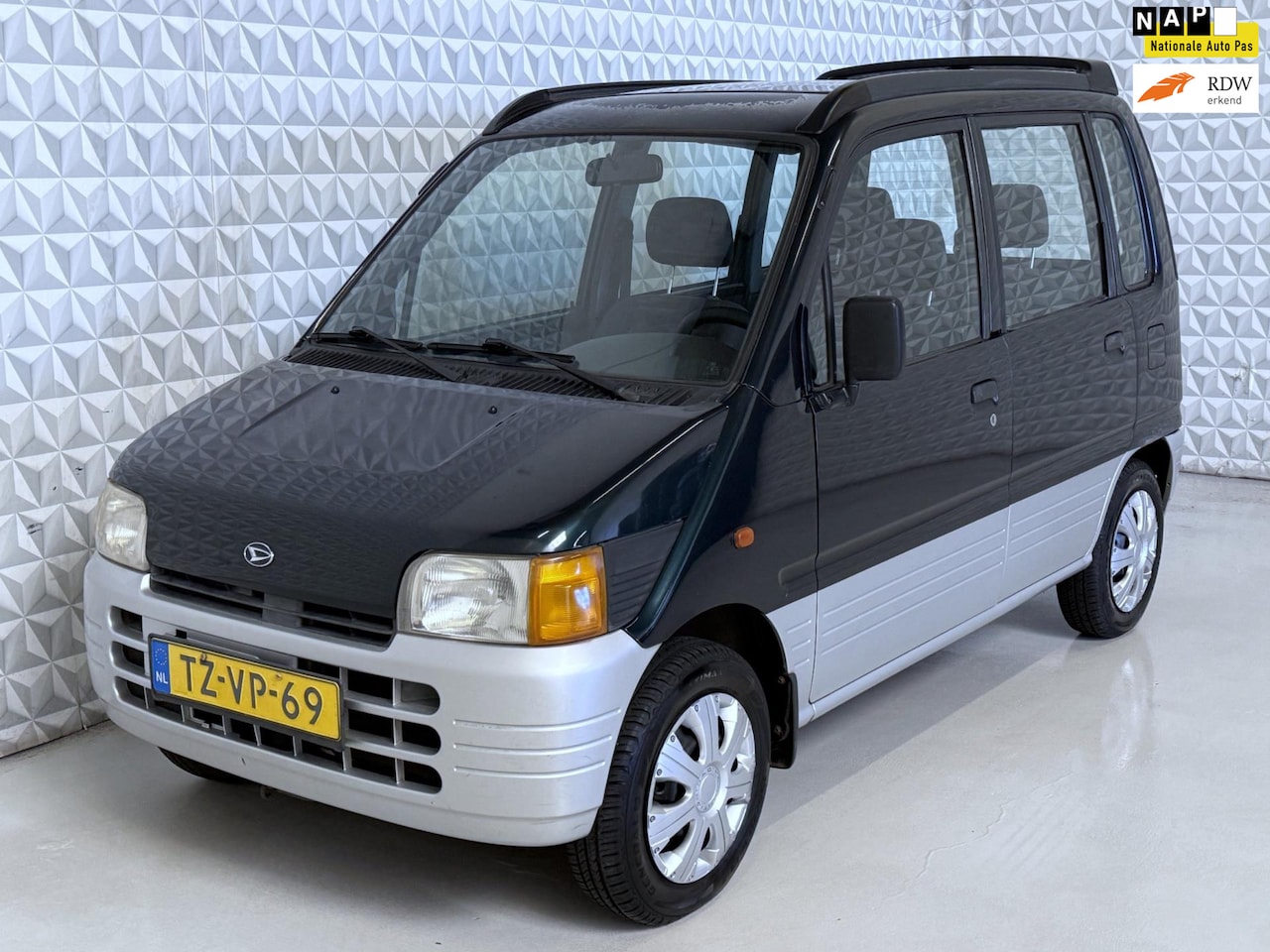 Daihatsu Move - 850 + APK 11-2025 * SCHUIFDAK* 136.000km (1998) - AutoWereld.nl