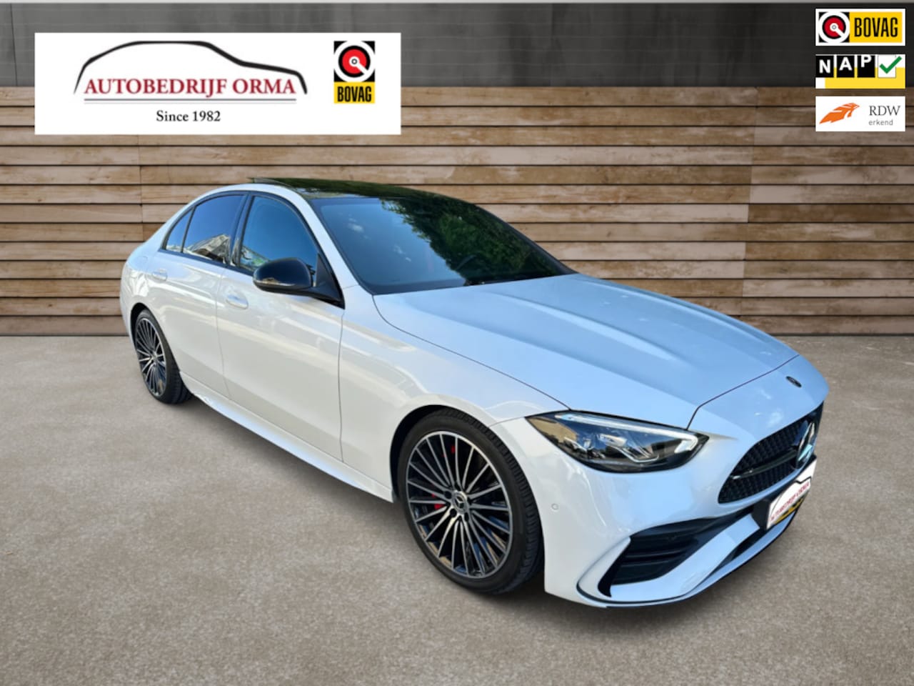 Mercedes-Benz C-klasse - 180 AMG Line PANO / LED / NAP / HYbrid - AutoWereld.nl