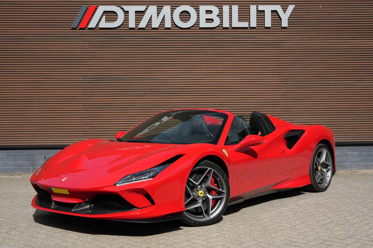 Ferrari F8 Spider - 3.9 V8 HELE | Carbon | Lift | Passenger Display | Orig. NL | - AutoWereld.nl