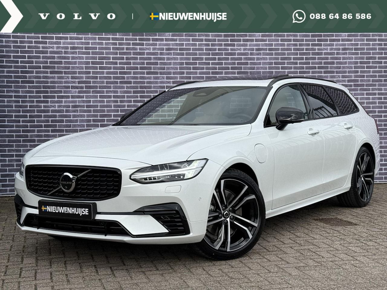 Volvo V90 - 2.0 T8 Plug-in hybrid AWD Ultra Executive Edition | Bowers & Wilkins | Luchtvering | Alarm - AutoWereld.nl