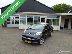 Peugeot 107 - 1.0-12V Millesim 200