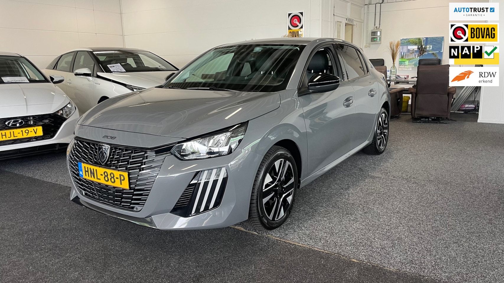 Peugeot 208 - Hybrid 100 e-DCS6 Style Hybrid 100 e-DCS6 Style,Autmaat, Navigatie, Climate, Carplay, Led, lichtmetaal. - AutoWereld.nl