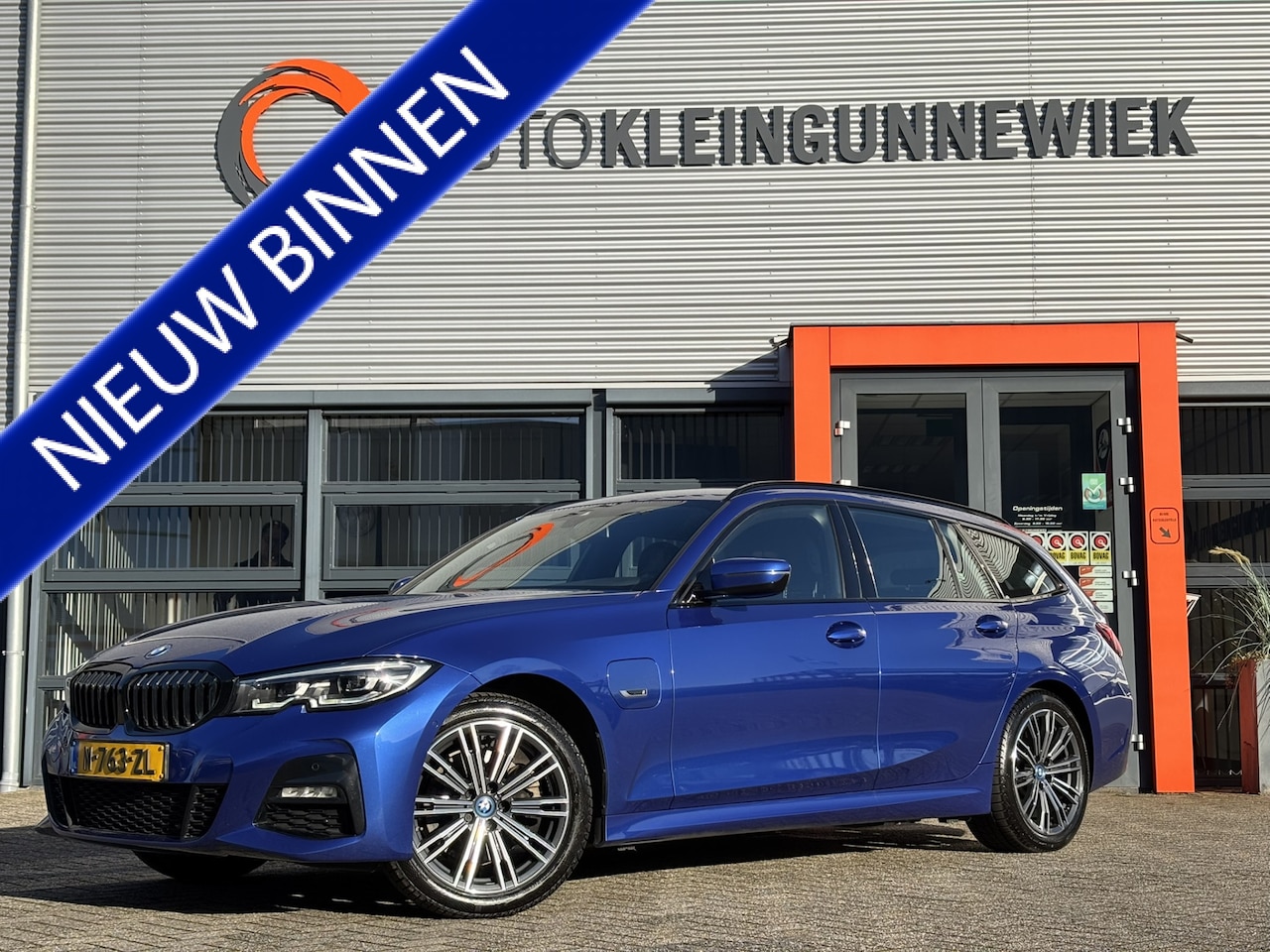 BMW 3-serie Touring - /320e Business Edition Plus M Sport Pakket / Portimao Blau / Stoel & Stuurverwarming / Weg - AutoWereld.nl