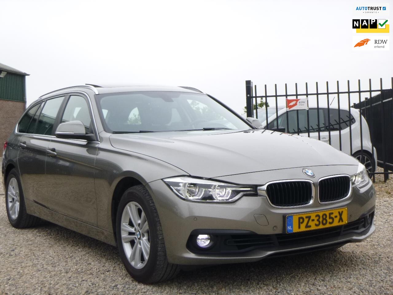 BMW 3-serie Touring - 320i Corporate Lease Executive PANO DAK - AutoWereld.nl