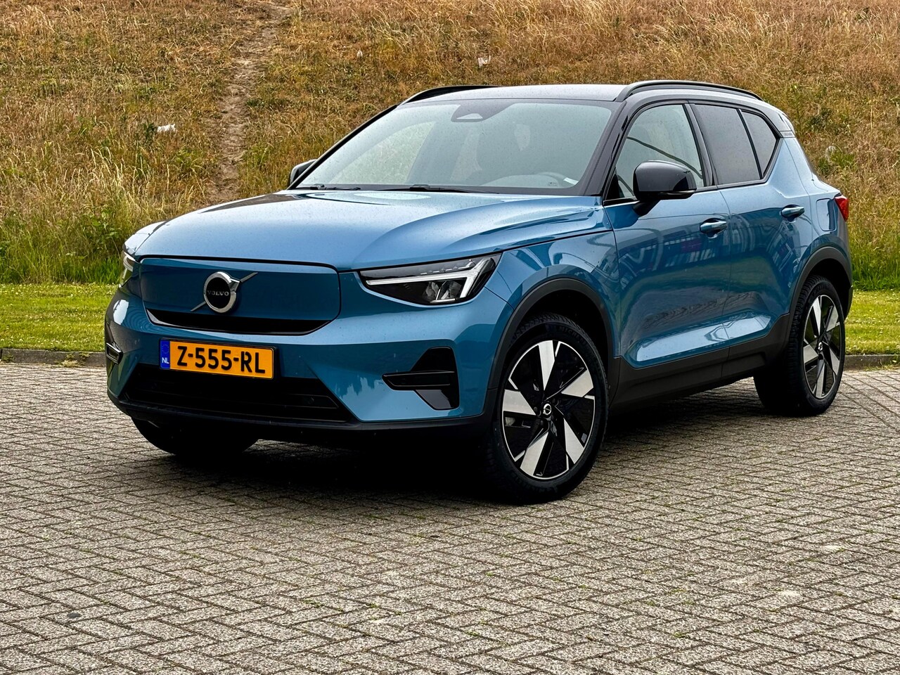 Volvo XC40 - 252PK Extended Range Plus Dark | Trekhaak | Getint glas | Stoel&Stuur Verw. | Adap Cuise | - AutoWereld.nl