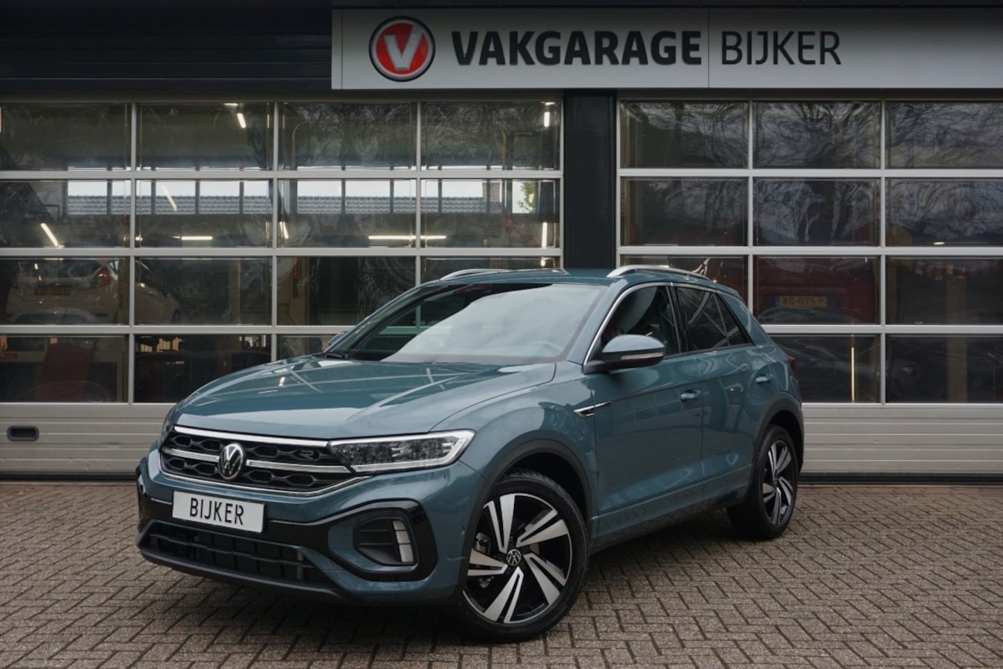 Volkswagen T-Roc - 1.5 TSI R-Line Business 1.5 TSI R-Line Business - AutoWereld.nl