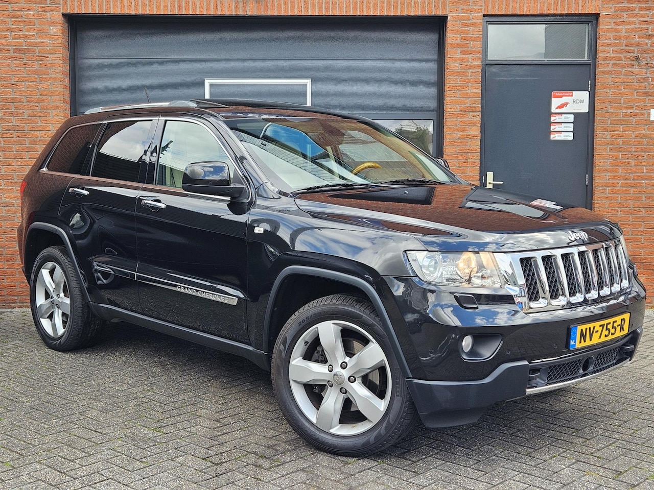 Jeep Grand Cherokee - 3.6 Overland Luchtvering Pano ACC Camera 20" Navi - AutoWereld.nl