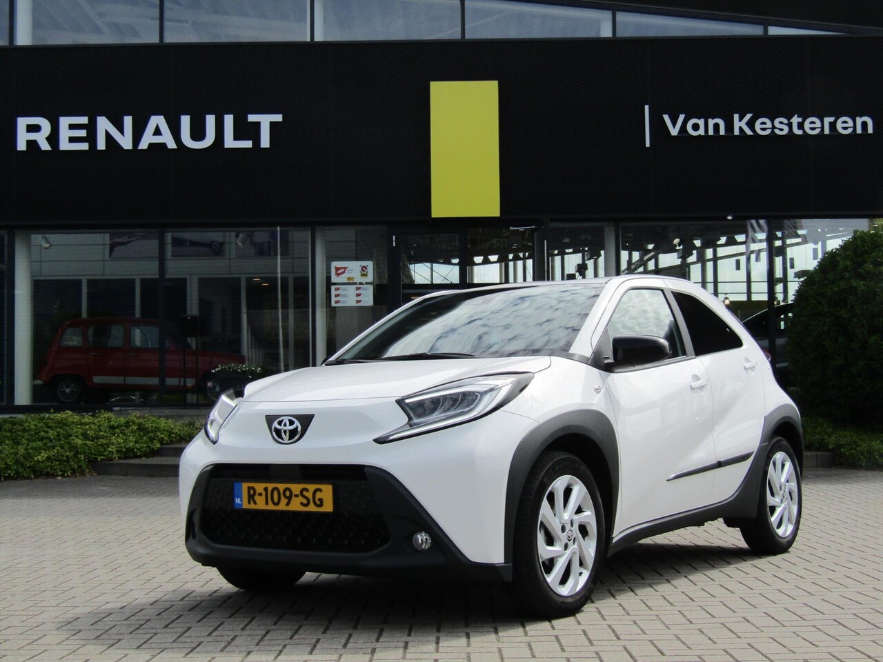 Toyota Aygo X - 1.0 VVT-i Automaat / 1e eigenaar / Compleet dealer O.H / Camera / Apple Carplay / Lmv - AutoWereld.nl