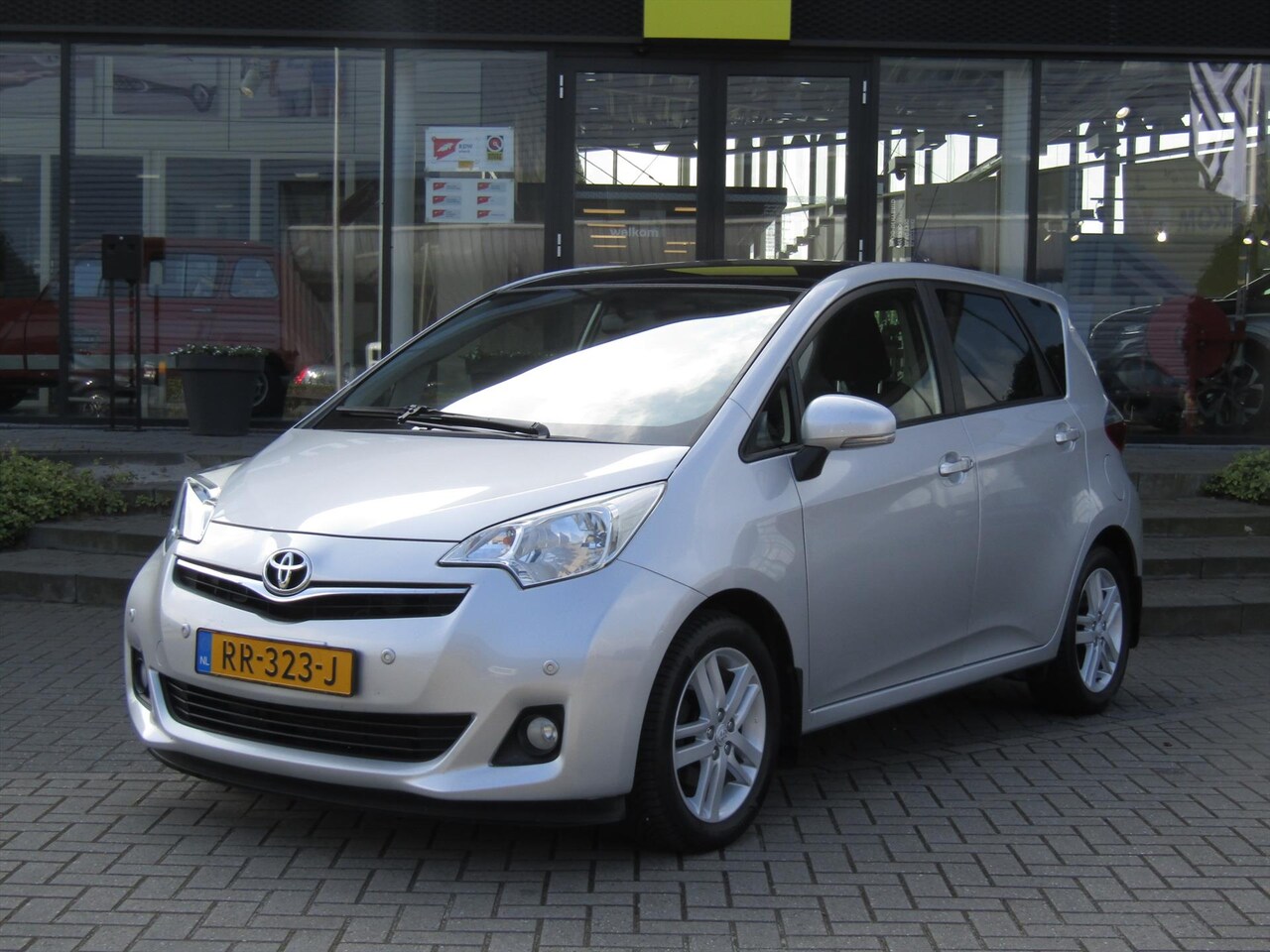 Toyota Verso S - 1.3 VVT-i Dynamic / Trekhaak / Navigatie / Camera / Panoramadak / Cruise-Control / dealer - AutoWereld.nl