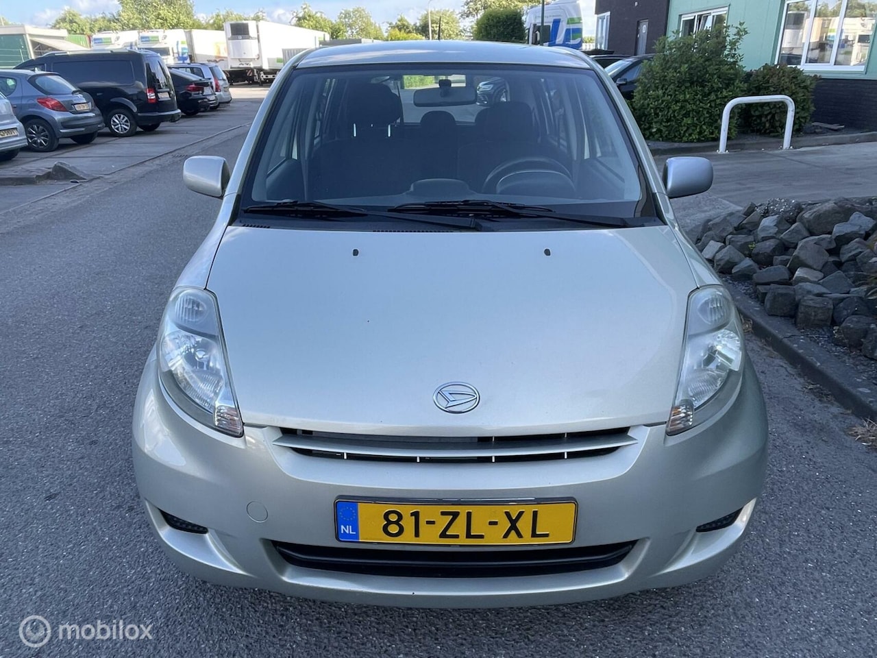 Daihatsu Sirion 2 - 1.0-12V Premium Apk Nieuw - AutoWereld.nl