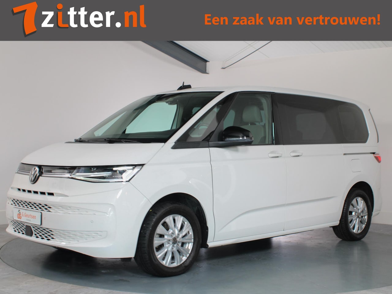 Volkswagen Multivan - 1.4 eHybrid L1H1 Life 1.4 eHybrid L1H1 Life, 7-Persoons, Trekhaak, Panoramadak, Apple Carplay/Android Auto, Acht - AutoWereld.nl