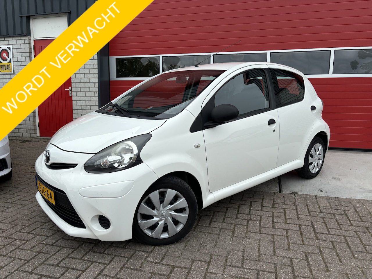 Toyota Aygo - 1.0 VVT-i Now AIRCO / PARKEERSENSOREN / ELEK RAMEN / NL-AUTO - AutoWereld.nl