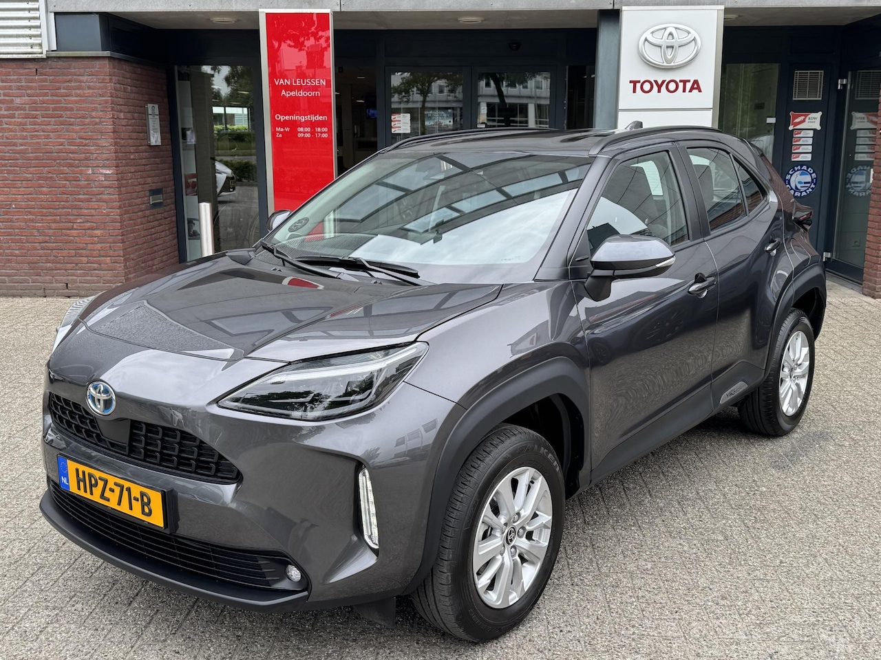 Toyota Yaris Cross - 1.5 Hybrid 115 DYNAMIC HEAD-UP STOEL/STUURVERW. EL-ACHTERKLEP LED-PAKKET DRAADLOOS-LADEN-T - AutoWereld.nl