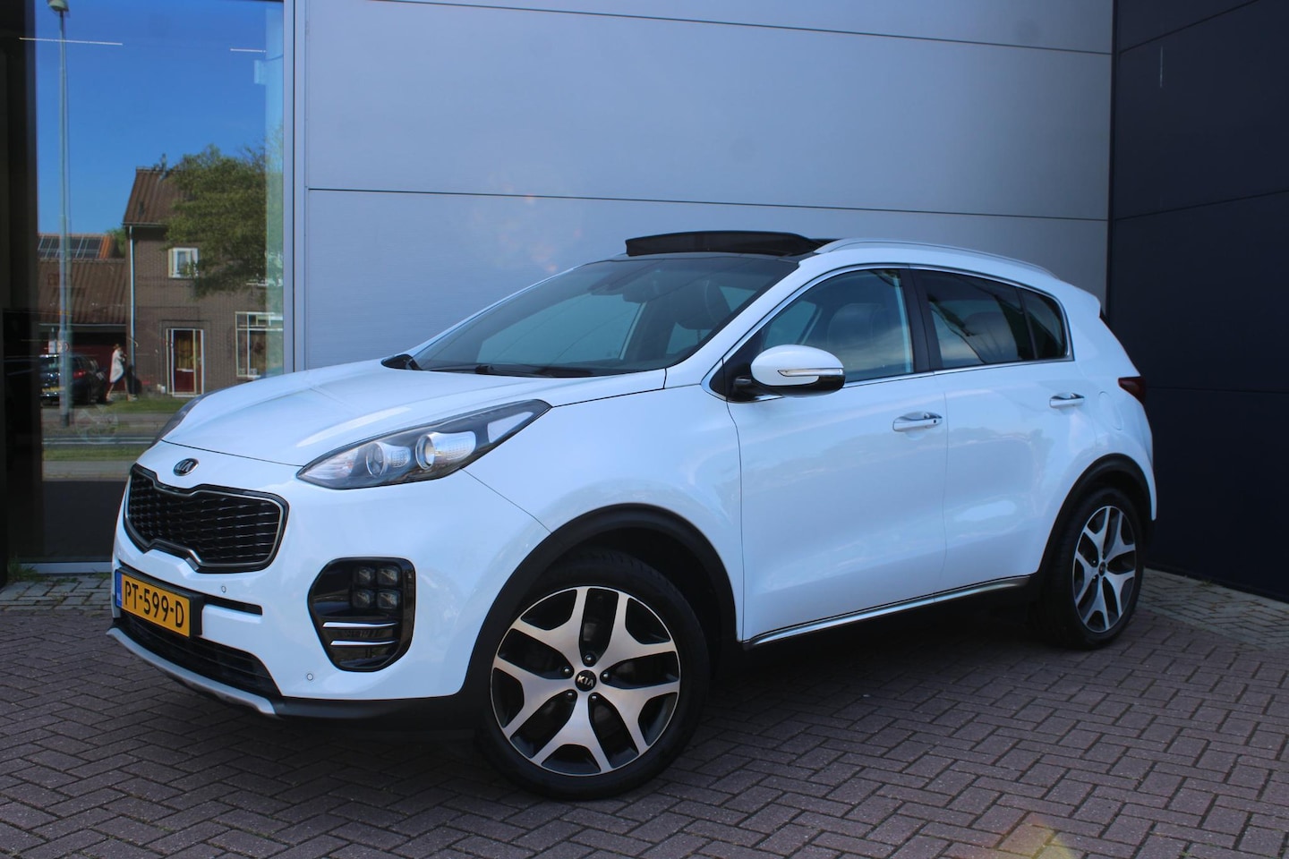Kia Sportage - 1.6 T-GDI 177pk GT-Line Leer Airco Panoramadak Camera Trekhaak 1900kg - AutoWereld.nl