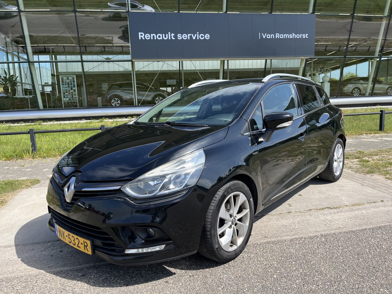 Renault Clio Estate - 1.5 dCi Ecoleader Limited / 16'' LMV / PDC. Achter / Armsteun / Cruise / Airco / - AutoWereld.nl