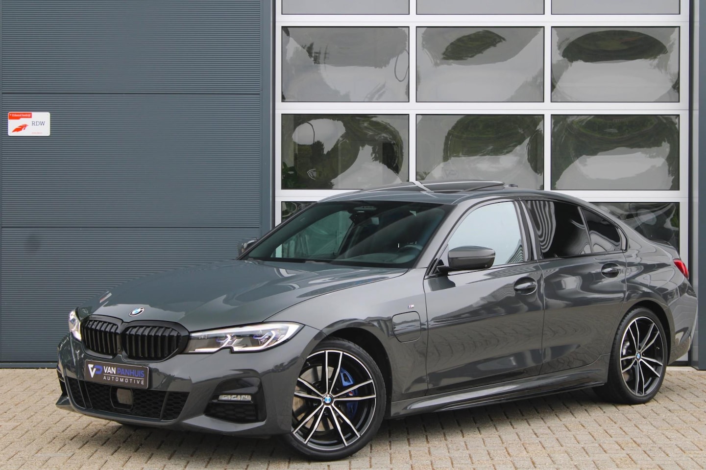 BMW 3-serie - 330e M-Sport Individual | Pano | Laser | 360 | ACC | Memory | HUD - AutoWereld.nl