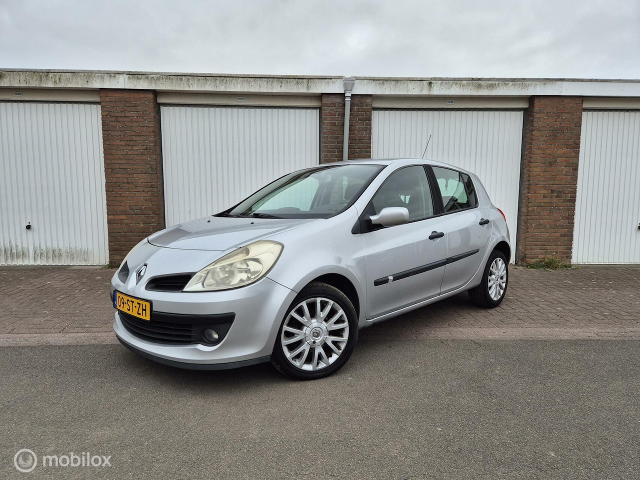 Renault Clio - 1.6-16V Dynamique / Origineel NL / 5- Deurs / Airco / Cruisecontrol / Bluetooth - AutoWereld.nl