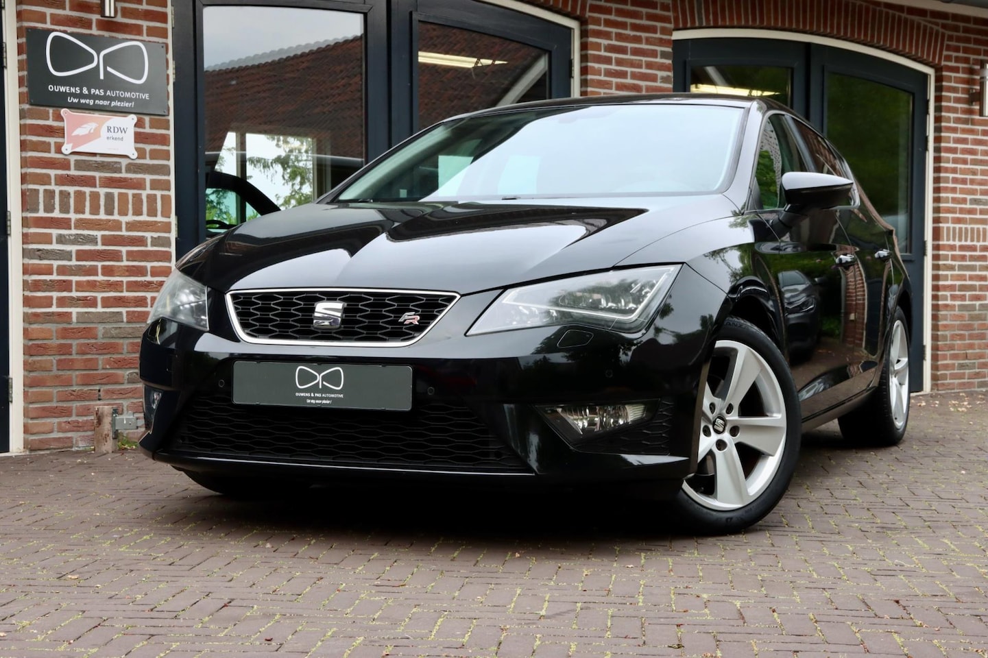 Seat Leon - 1.4 EcoTSI FR | 2E EIGENAAR | NAVIGATIE | CRUISE | LED - AutoWereld.nl