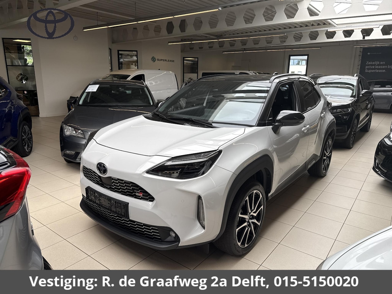 Toyota Yaris Cross - 1.5 Hybrid GR Sport | Parkeersensoren Voor & Achter | Stoelverwarming | Draadloos laden | - AutoWereld.nl